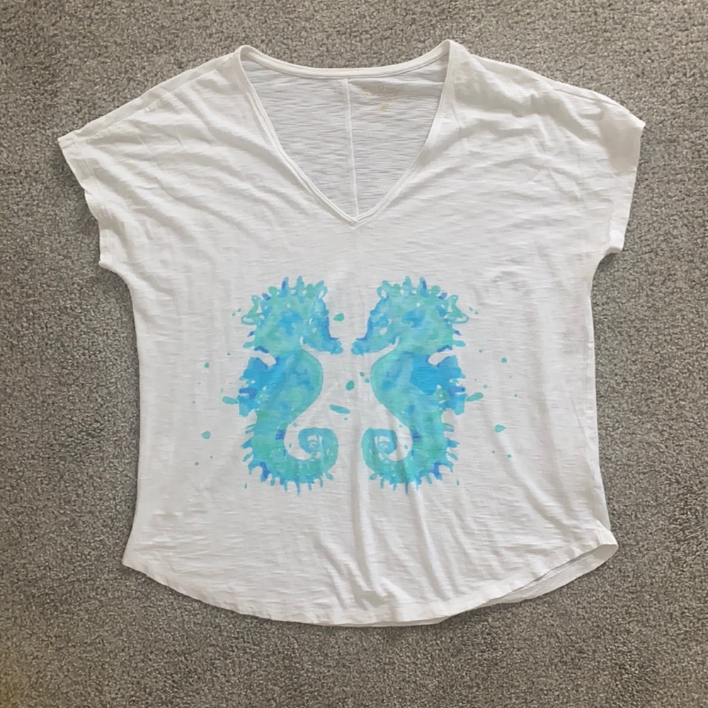 Lilly Pulitzer Seahorse V-Neck T-Shirt. Medium.